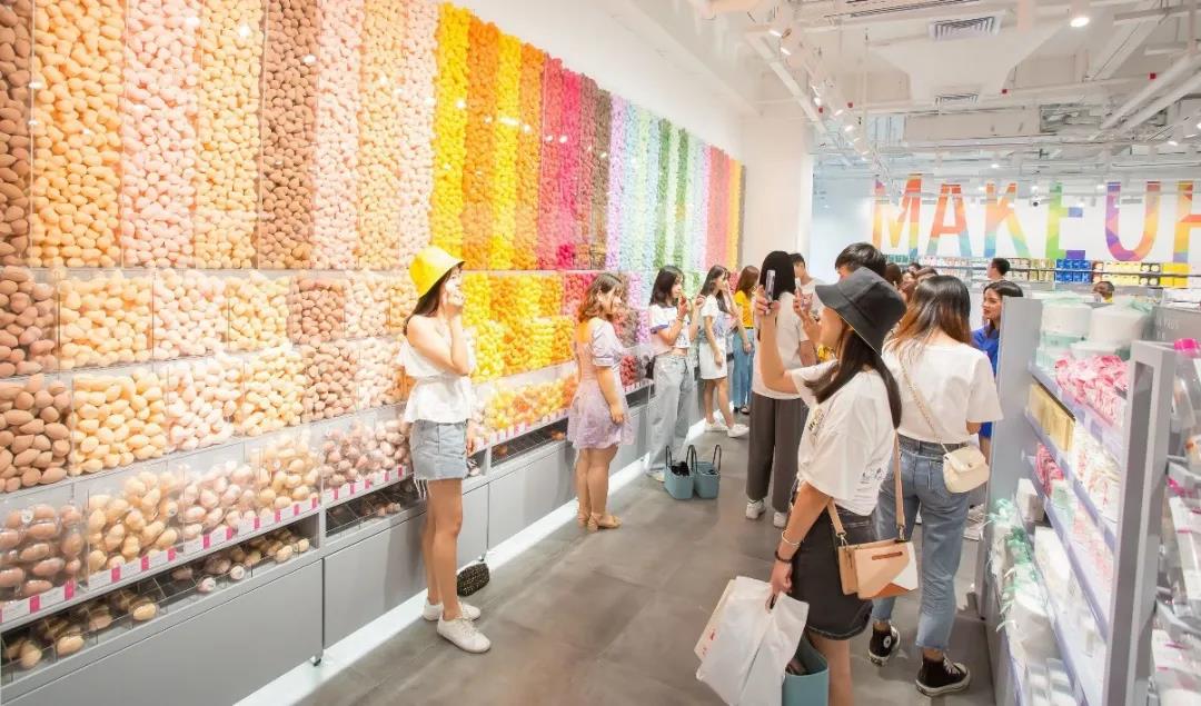 深圳品牌設計︱開店狂魔KKV，為什么越開越虧？